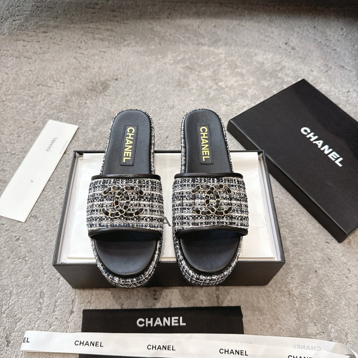 PLASTFORM HEELS IN BLACK TWEED AND CALFSKIN