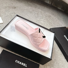 SLIPPERS IN PINK CALFSKIN QUILTED