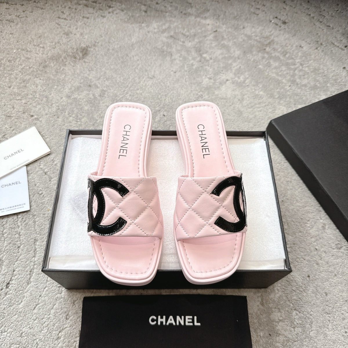 SLIPPERS IN PINK CALFSKIN QUILTED