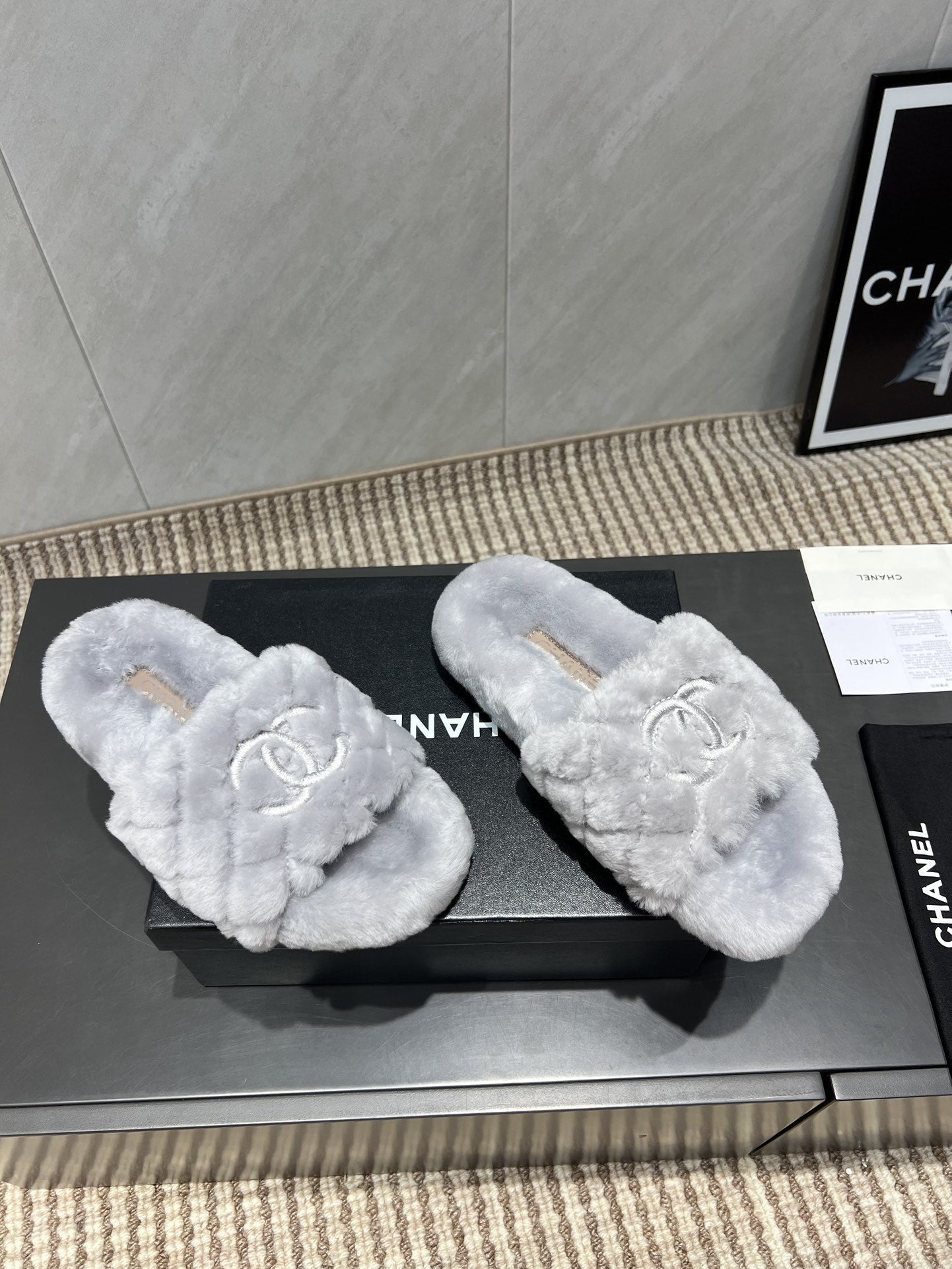 CHANEL 25S SLIPPERS IN LIGHT GRAY FUR