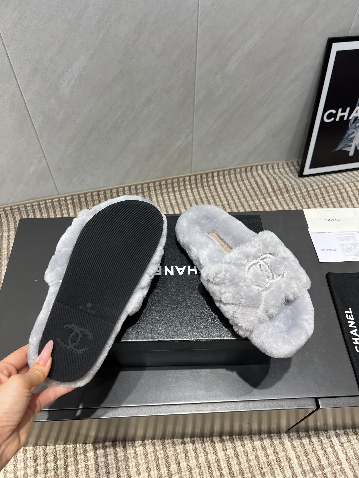 CHANEL 25S SLIPPERS IN LIGHT GRAY FUR