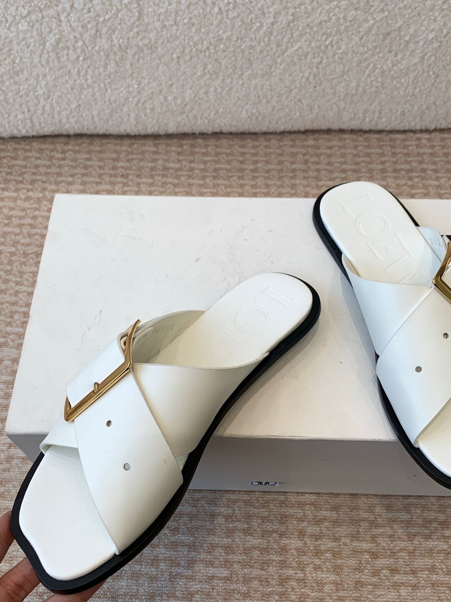 PETAL BELT FLAT SANDAL IN WHITE CALFSKIN