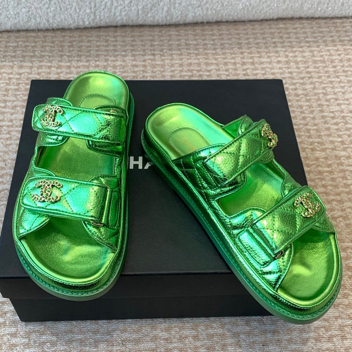DAD SANDAL IN EMERALD GREEN SHEEPSKIN MULE