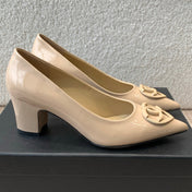 MID-HEEL PUMPS IN BISQUE BEIGE PATENT CALFSKIN