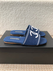 FLAT SLIDE IN NAVY BLUE DENIM WITH WHITE LOGO