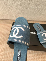 FLAT SLIDE IN AEGEAN BLUE DENIM WITH WHITE LOGO