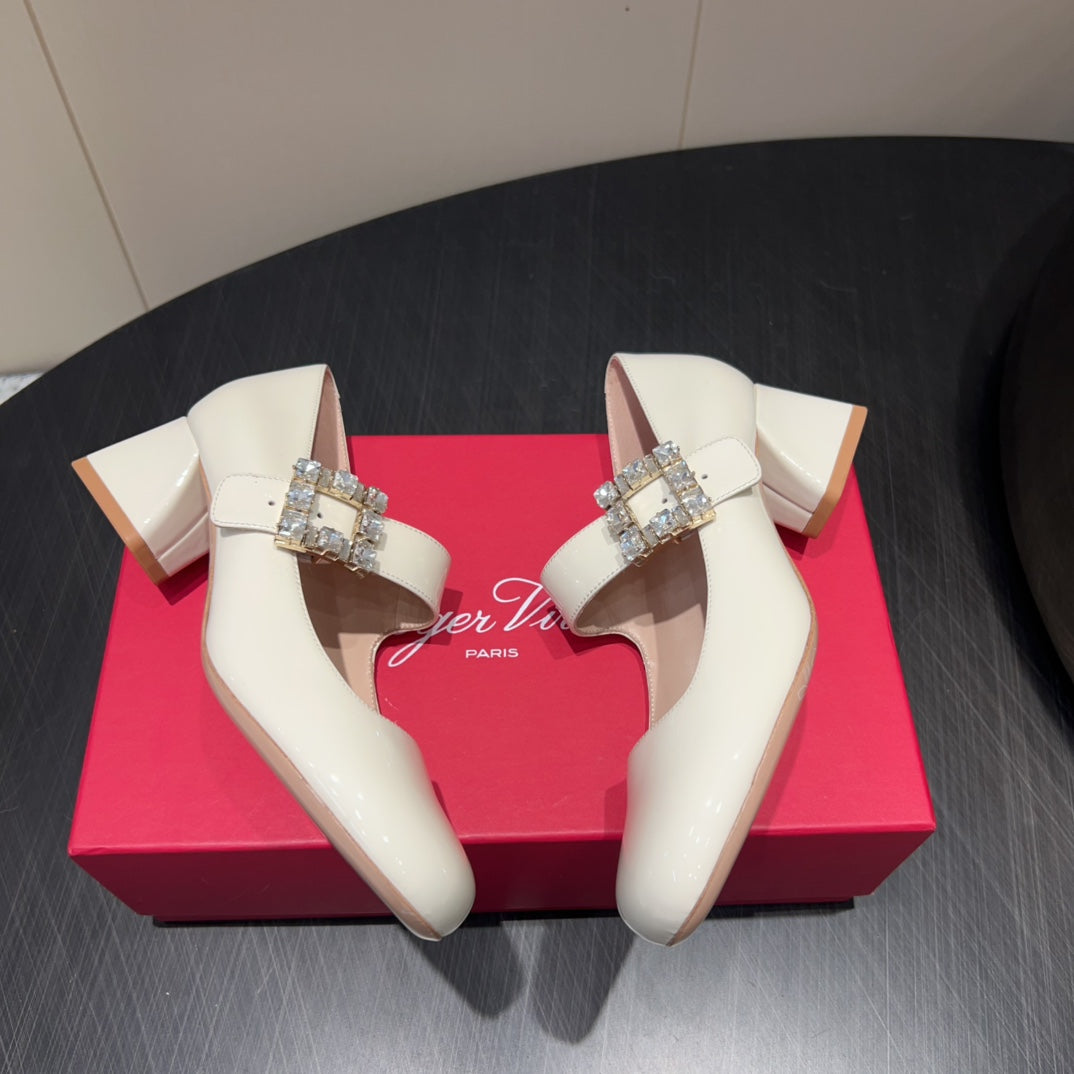ROGER VIVIER 25S TRÈS VIVIER 50MM IN IVORY CALFSKIN WITH RHINESTONE BUCKLE