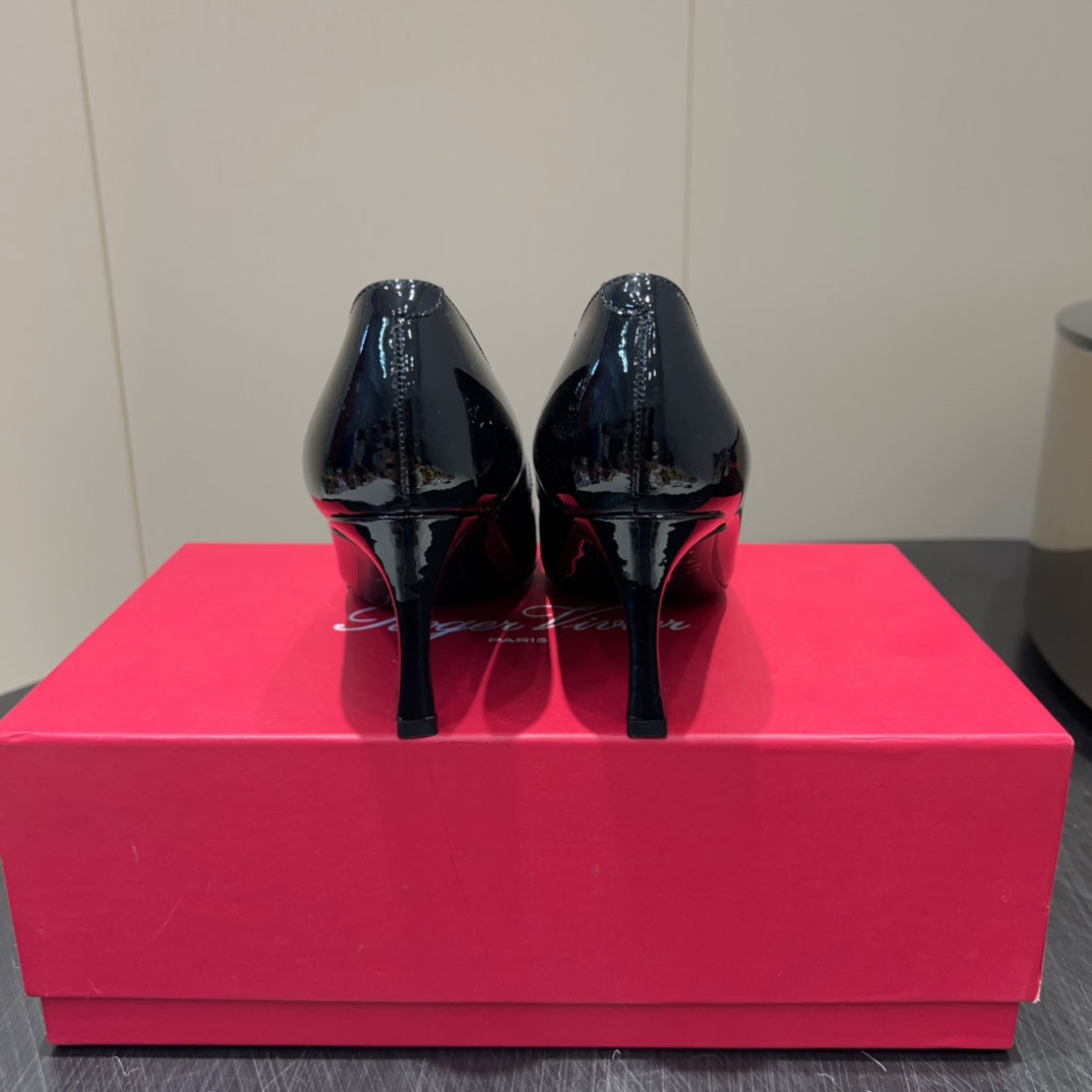 ROGER VIVIER 25S BELLE VIVIER PUMPS 70MM IN BLACK CALFSKIN GOLD BUCKLE