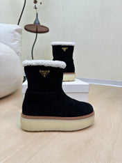 SUEDE BOOTS BLACK WITH SHEARLING LINING AND RUBBER FLATFORM SOLE