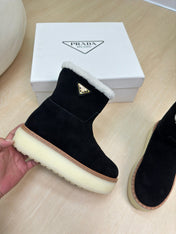 SUEDE BOOTS BLACK WITH SHEARLING LINING AND RUBBER FLATFORM SOLE