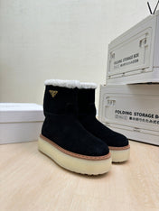 SUEDE BOOTS BLACK WITH SHEARLING LINING AND RUBBER FLATFORM SOLE