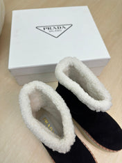 SUEDE BOOTS BLACK WITH SHEARLING LINING AND RUBBER FLATFORM SOLE