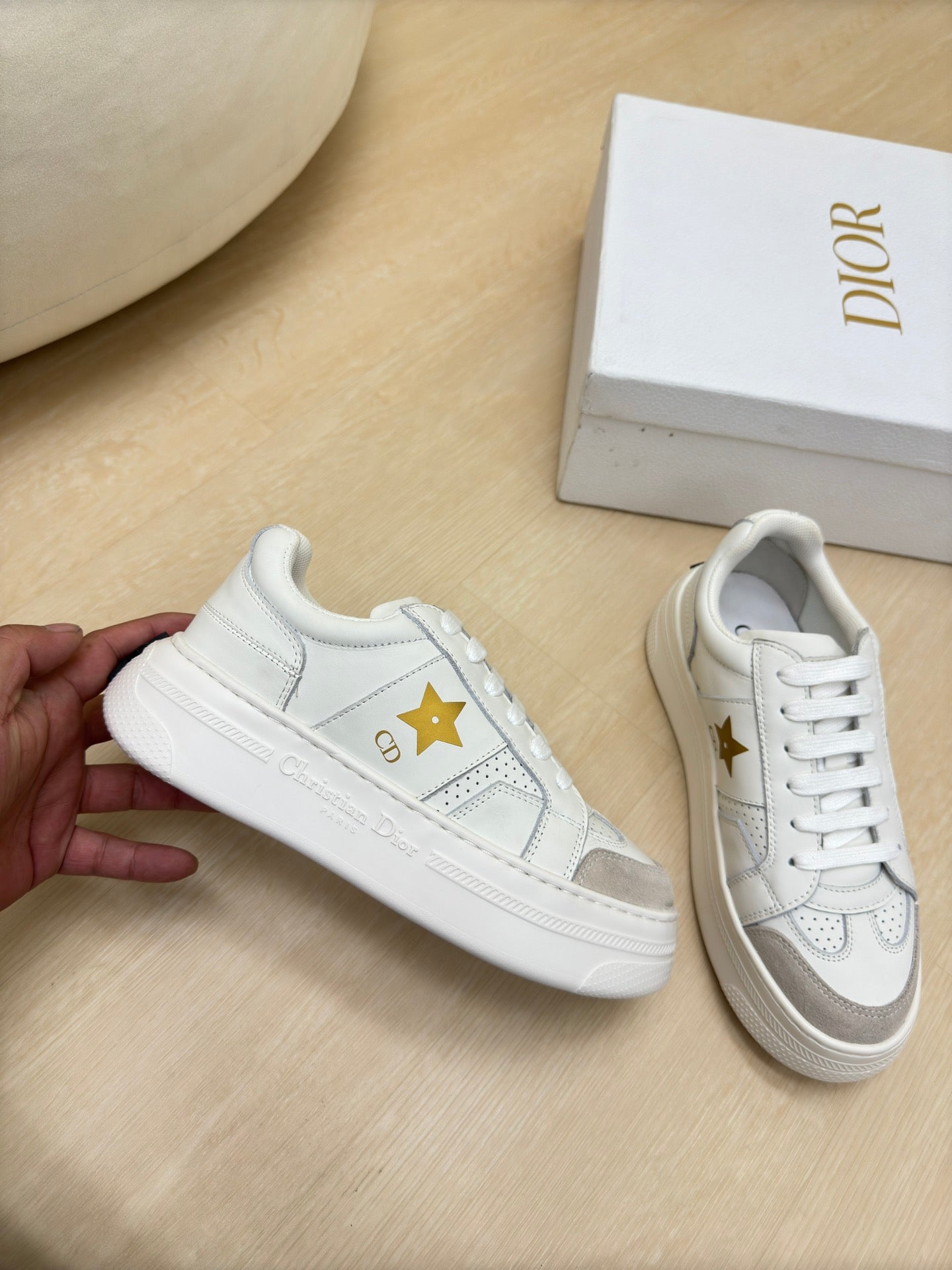 GOLD STAR PLATFORM SNEAKER IN WHITE CALFSKIN AND SUEDE