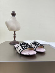 DWAY SLIDE EMBROIDERED COTTON AND LIGHT PINK MISS DIOR ALLOVER MOTIF