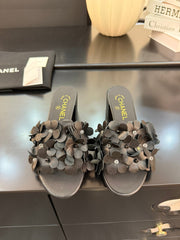 MID HEEL 45 MM MULE IN BLACK CALFSKIN