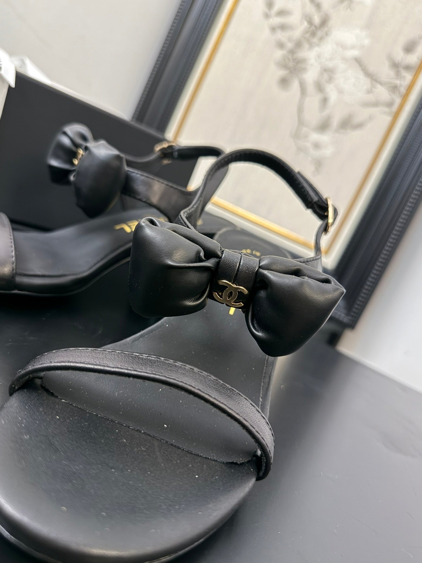 MID HEEL 45 MM SANDALS IN BLACK CALFSKIN