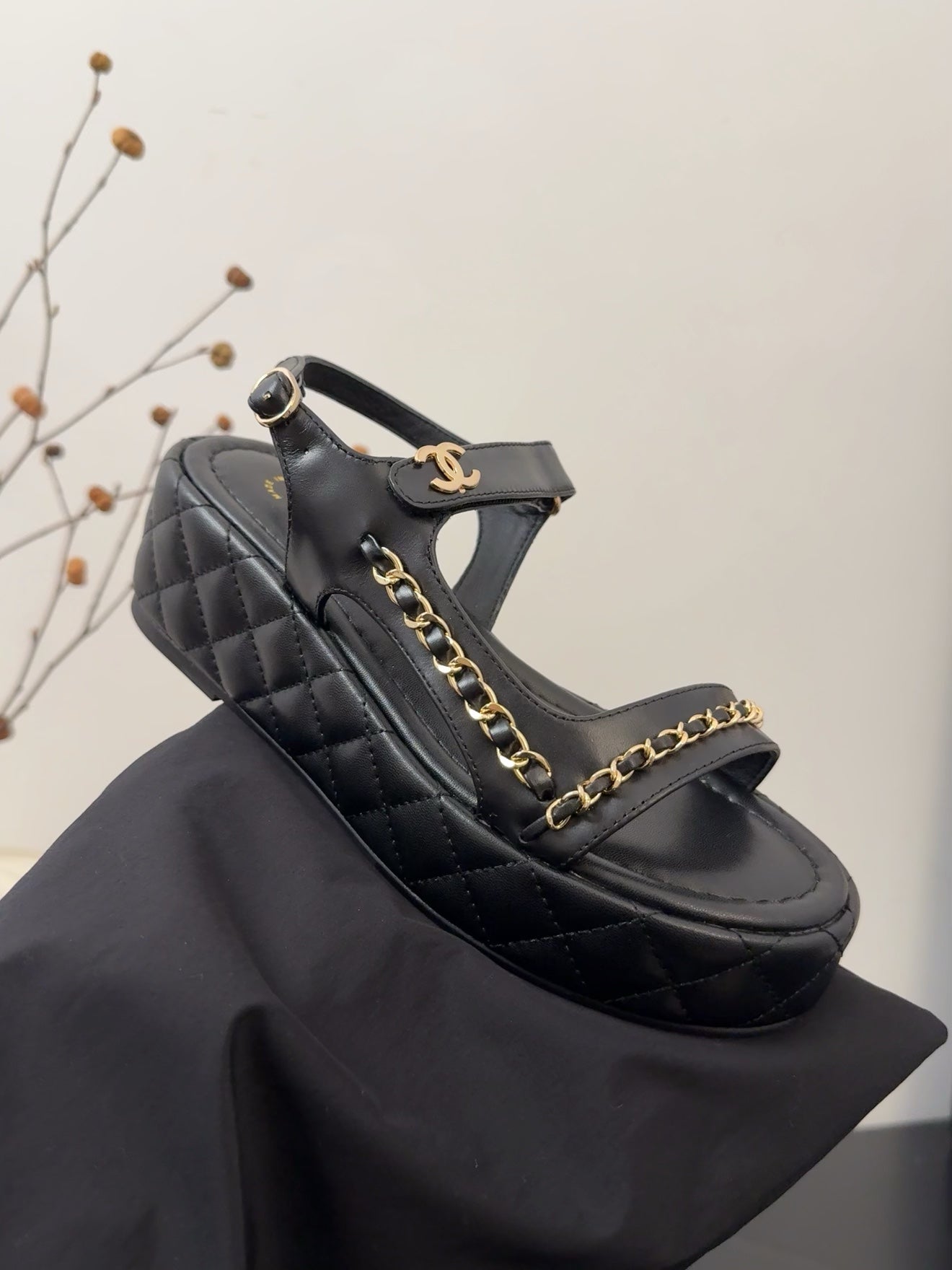 THICK-SOLED SANDALS 55 MM IN BLACK CALFSKIN