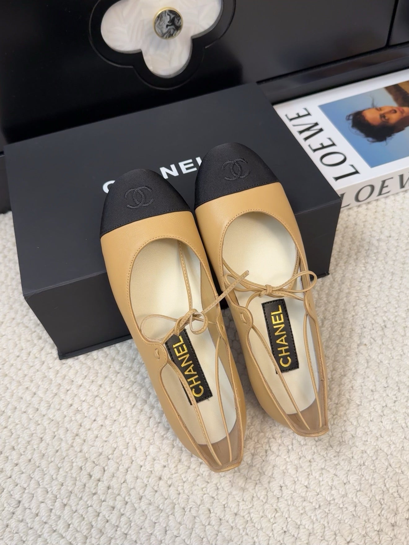 FLAT MARY JANE PUMPS IN SUN YELLOW LAMBSKIN MIX BLACK FABRIC