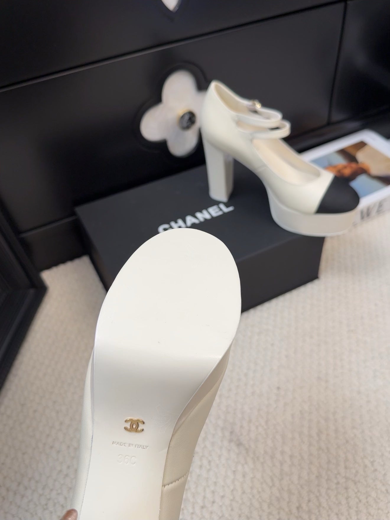 FLATFORM SANDAL IN PALE YELLOW CALFSKIN AND BLACK FABRIC