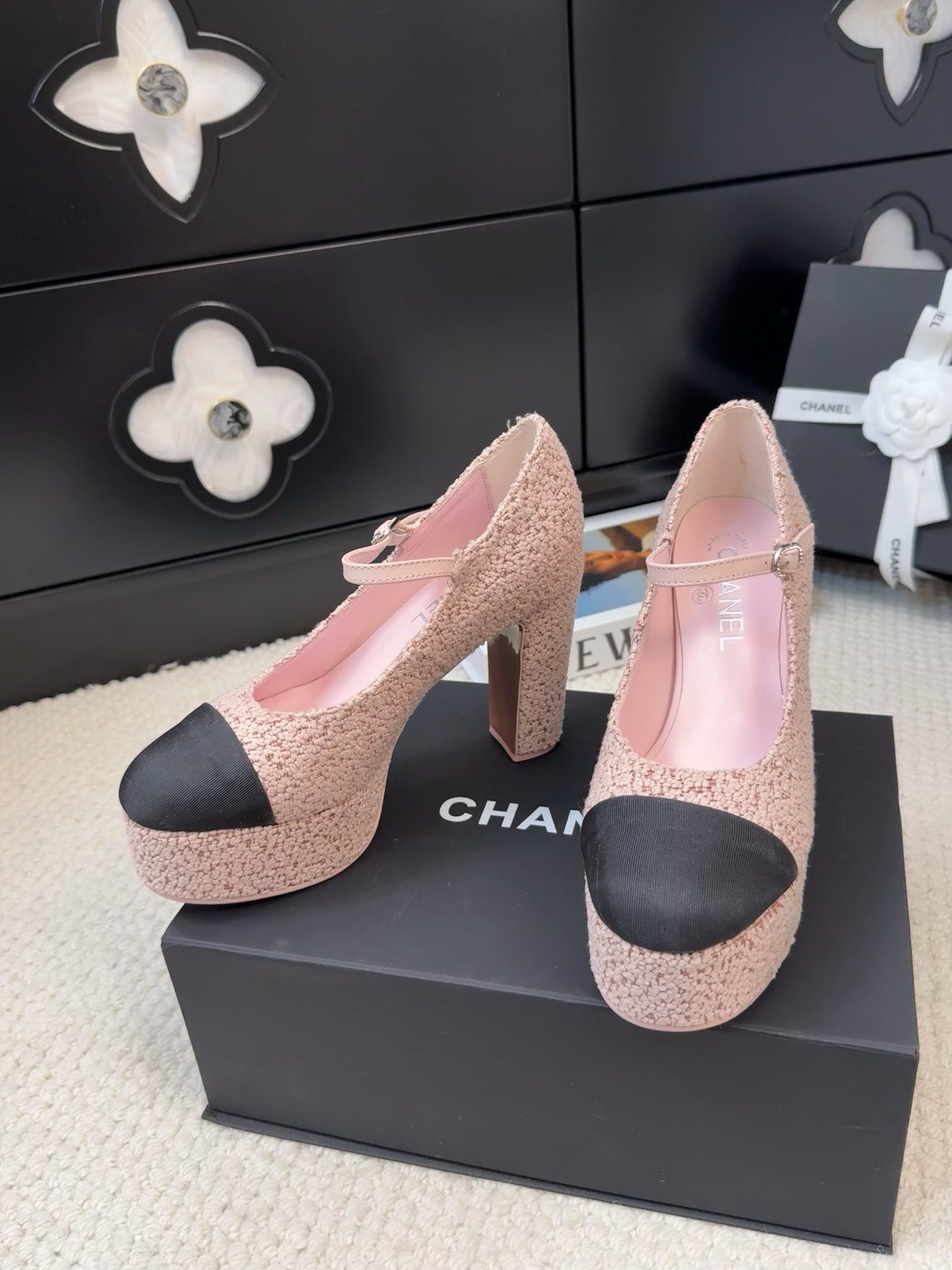 FLATFORM SANDAL IN LIGHT PINK TWEED AND BLACK FABRIC