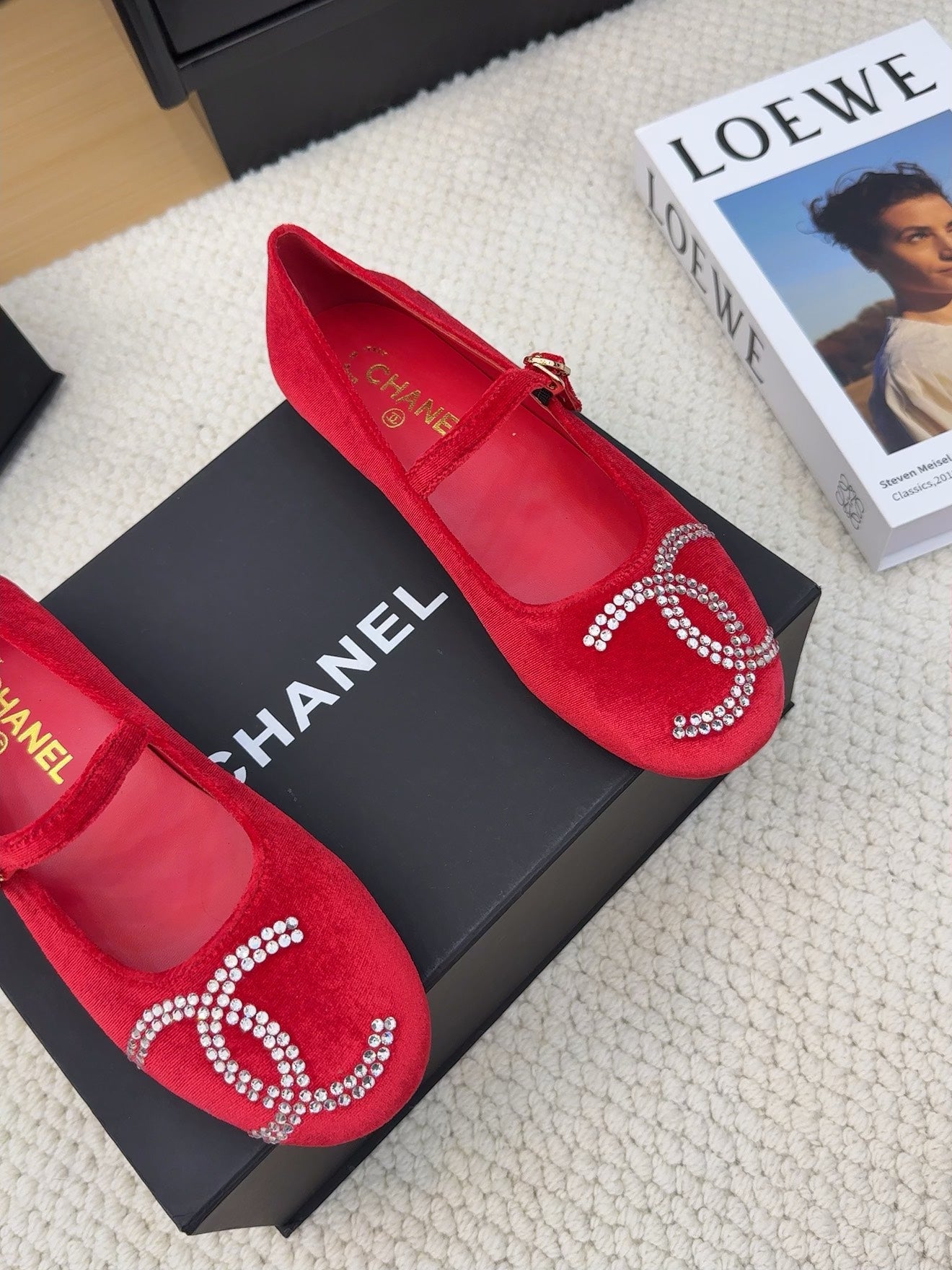 MARY JANE SHOES IN CHERRY RED VELVET WITH CRYSTALS LOGO