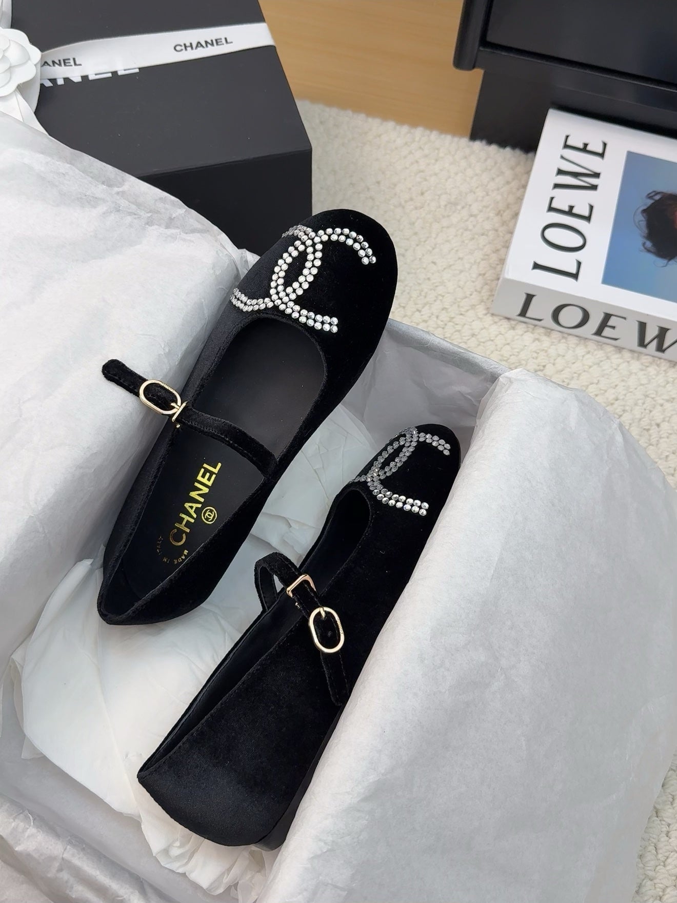 MARY JANE SHOES IN BLACK VELVET WITH CRYSTALS LOGO