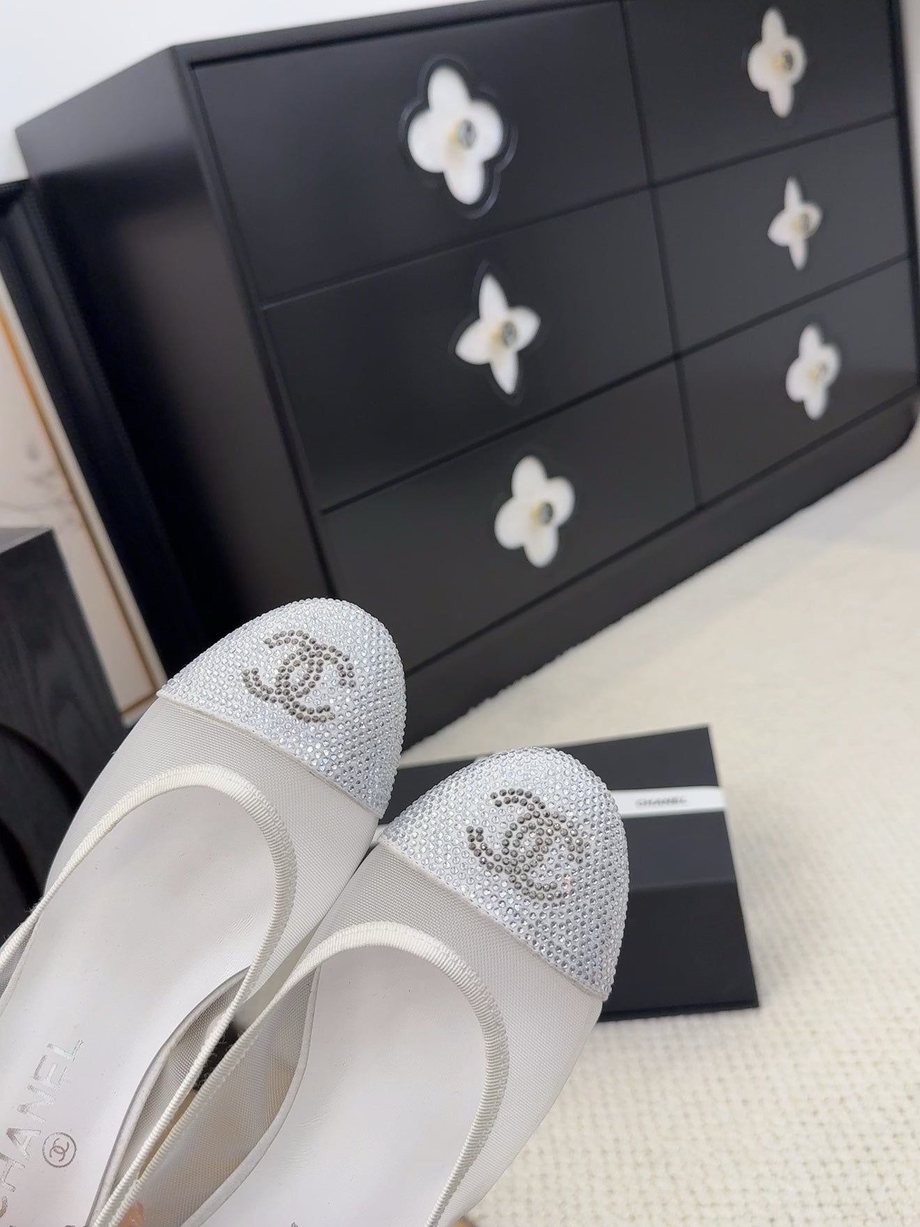 BALLET FLAT IN WHITE FABRIC AND MESH WITH CRYSTALS