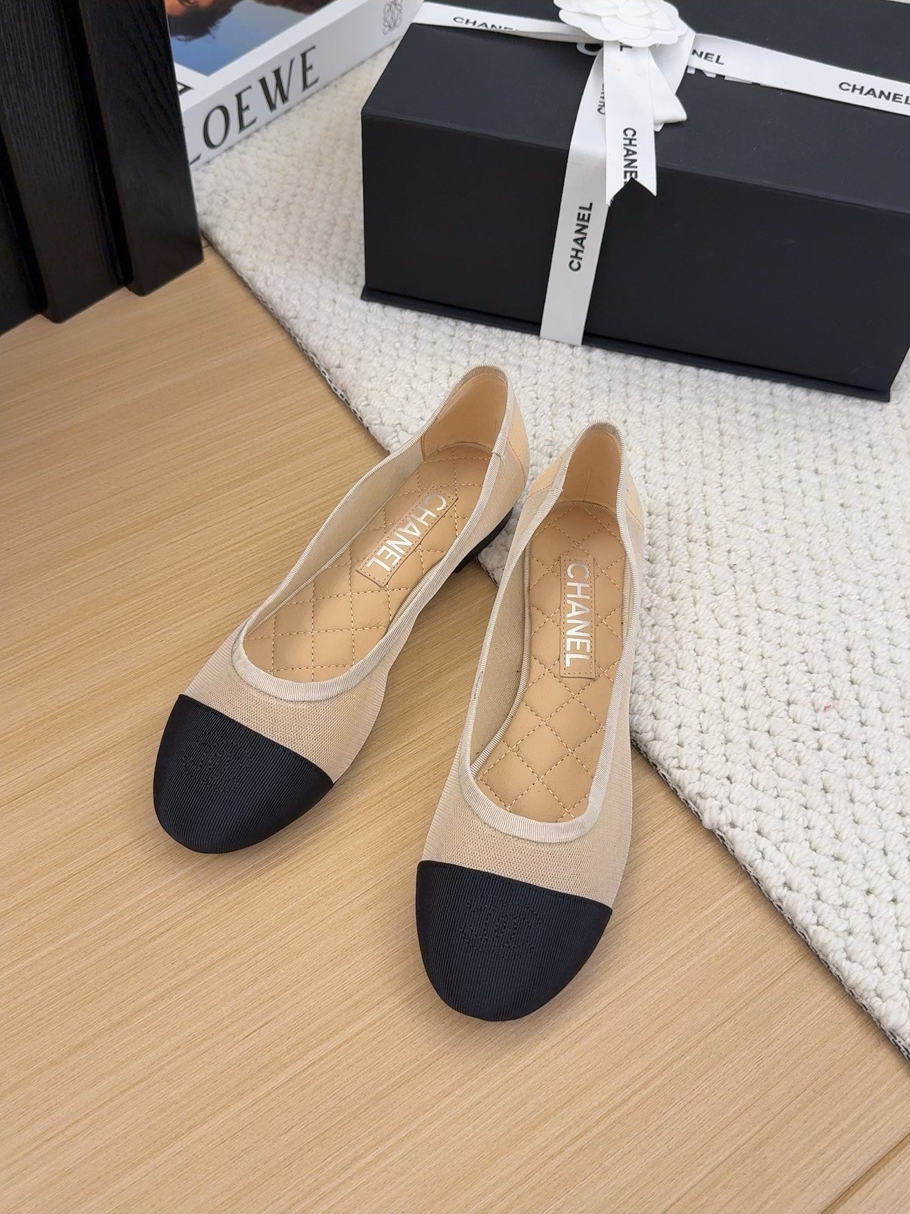 BALLET FLAT IN BLACK FABRIC AND BEIGE MESH