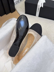 BALLET FLAT IN BLACK FABRIC AND WHITE MESH