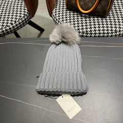 BEANIE HAT IN DOVE GRAY WOOL 403395