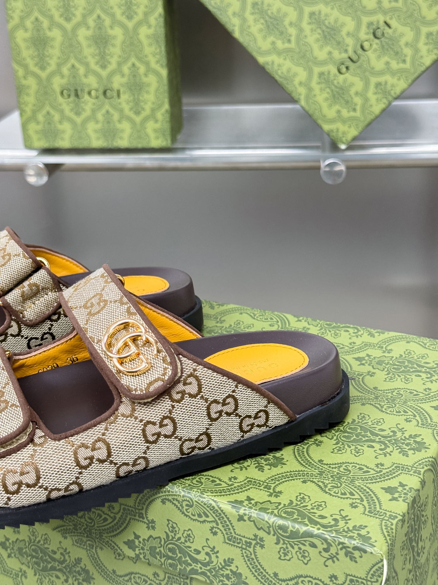 GG SANDALS IN DARK BROWN CALFSKIN AND BEIGE FABRIC WITH GOLD HARDWARE