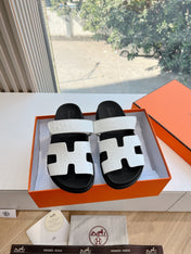 CHYPRE SANDAL IN WHITE GRAINED CALFSKIN