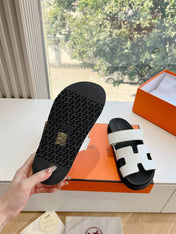 CHYPRE SANDAL IN WHITE GRAINED CALFSKIN