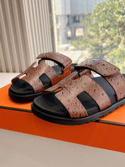 CHYPRE SANDAL IN CHOCOLATE BROWN GRAINED CALFSKIN
