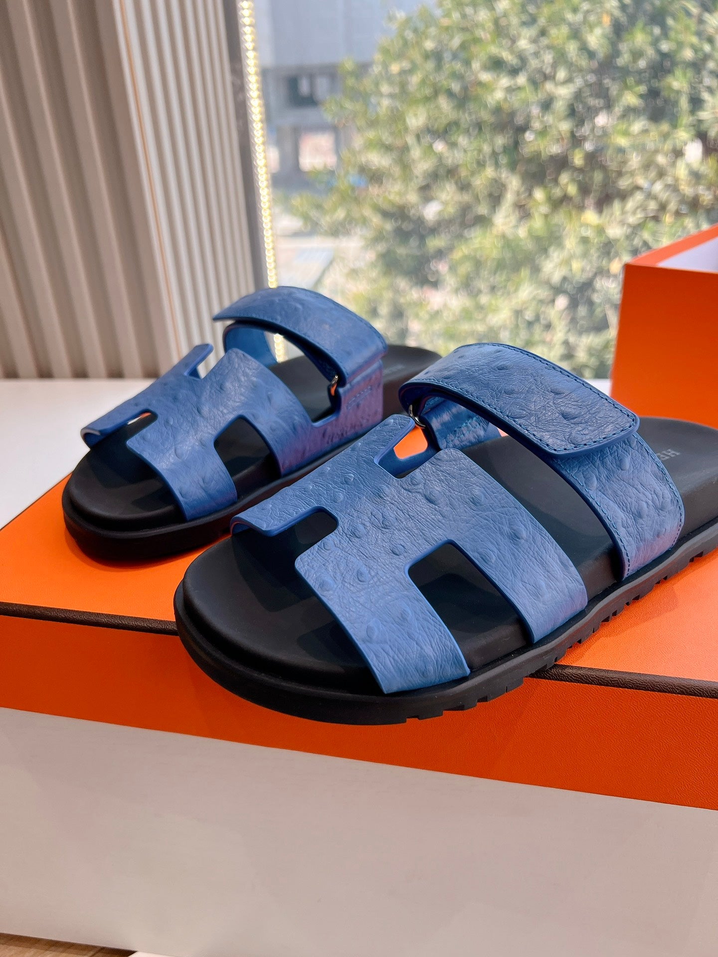 CHYPRE SANDAL IN COBALT BLUE GRAINED CALFSKIN