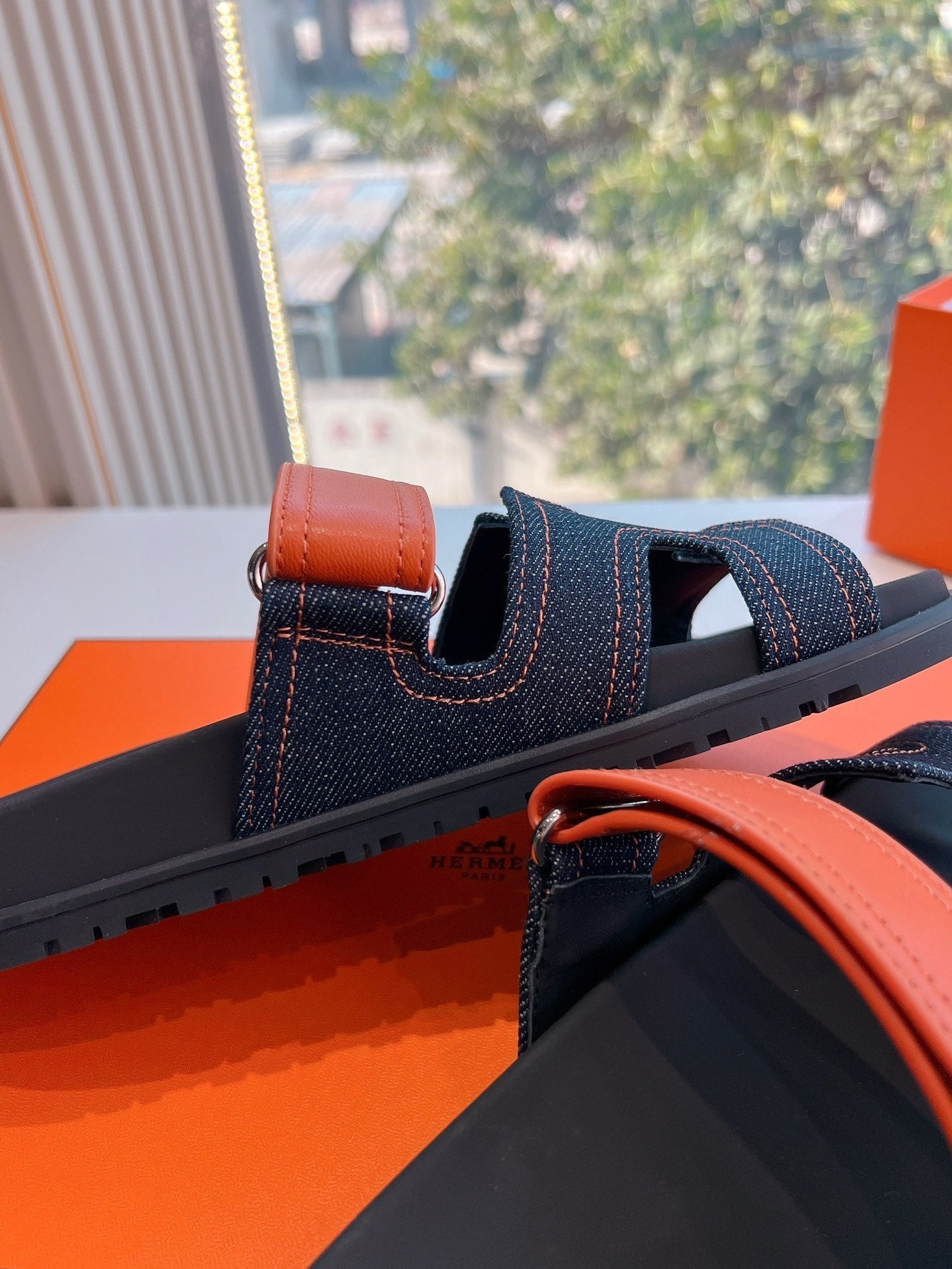 CHYPRE SANDAL IN BLACK DENIM AND VIVID ORANGE CALFSKIN