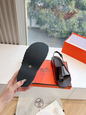 FLAT SANDAL IN BRUNETTE BROWN CALFSKIN