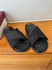 GG SLIDES X-STRAP IN BLACK SUEDE WITH EMBOSSED LOGO