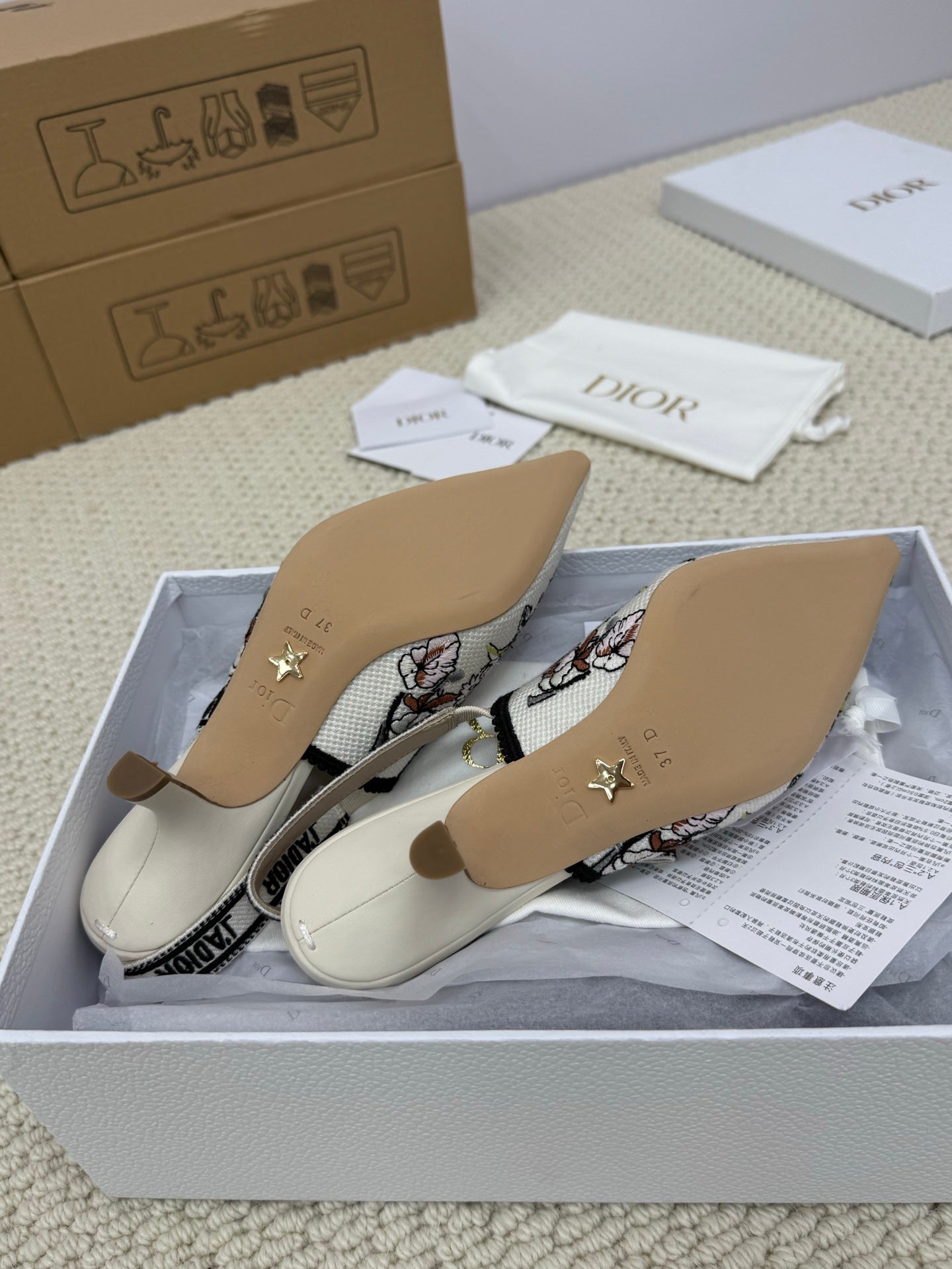 DIOR HIGH SLINGBACK 65 MM 25S IN WHITE FABRIC AND FLORAL PATTERN