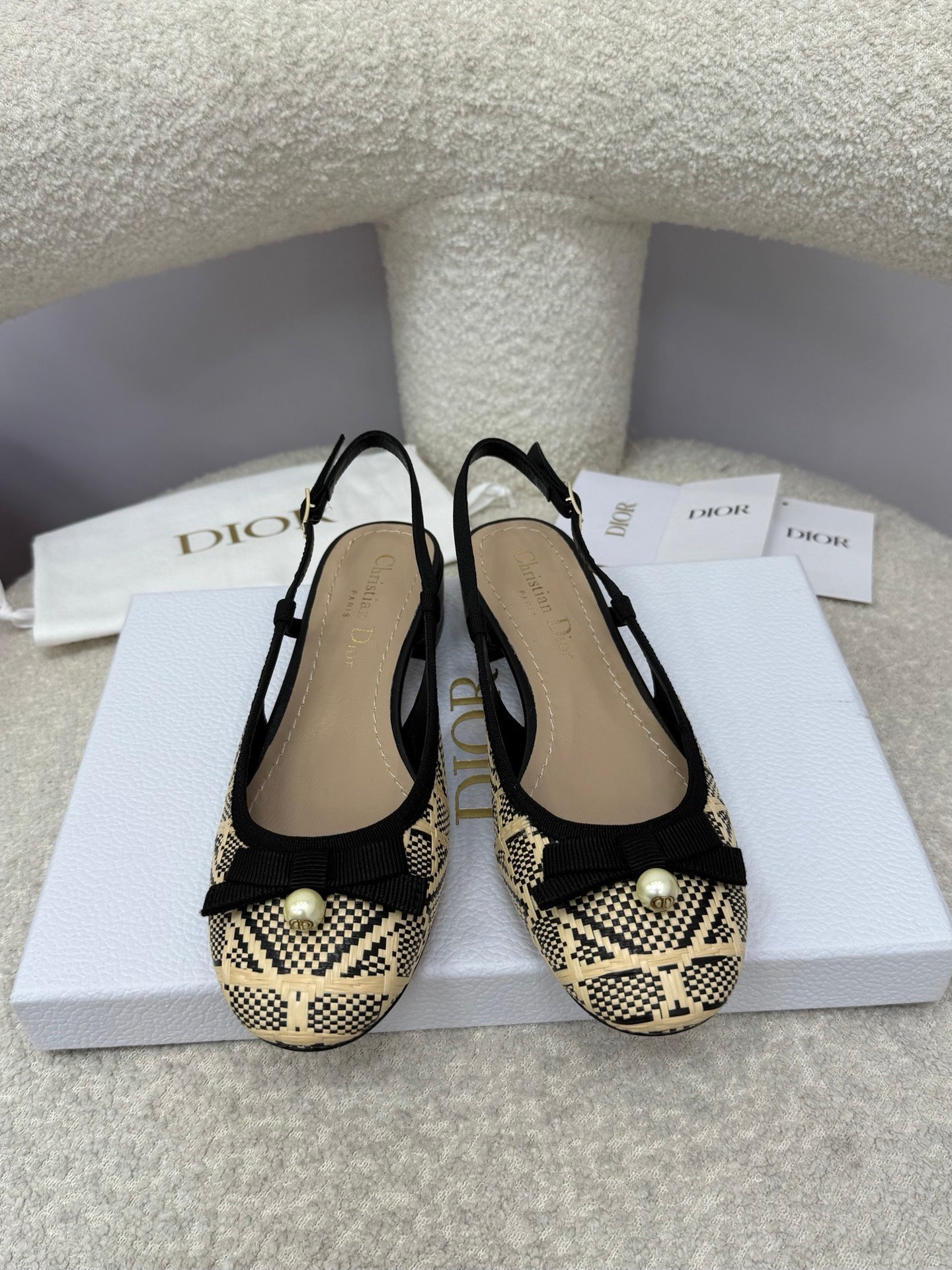 DIOR HIGH SLINGBACK 30 MM 25S IN BLACK AND BEIGE RAFFIA WITH PEARL