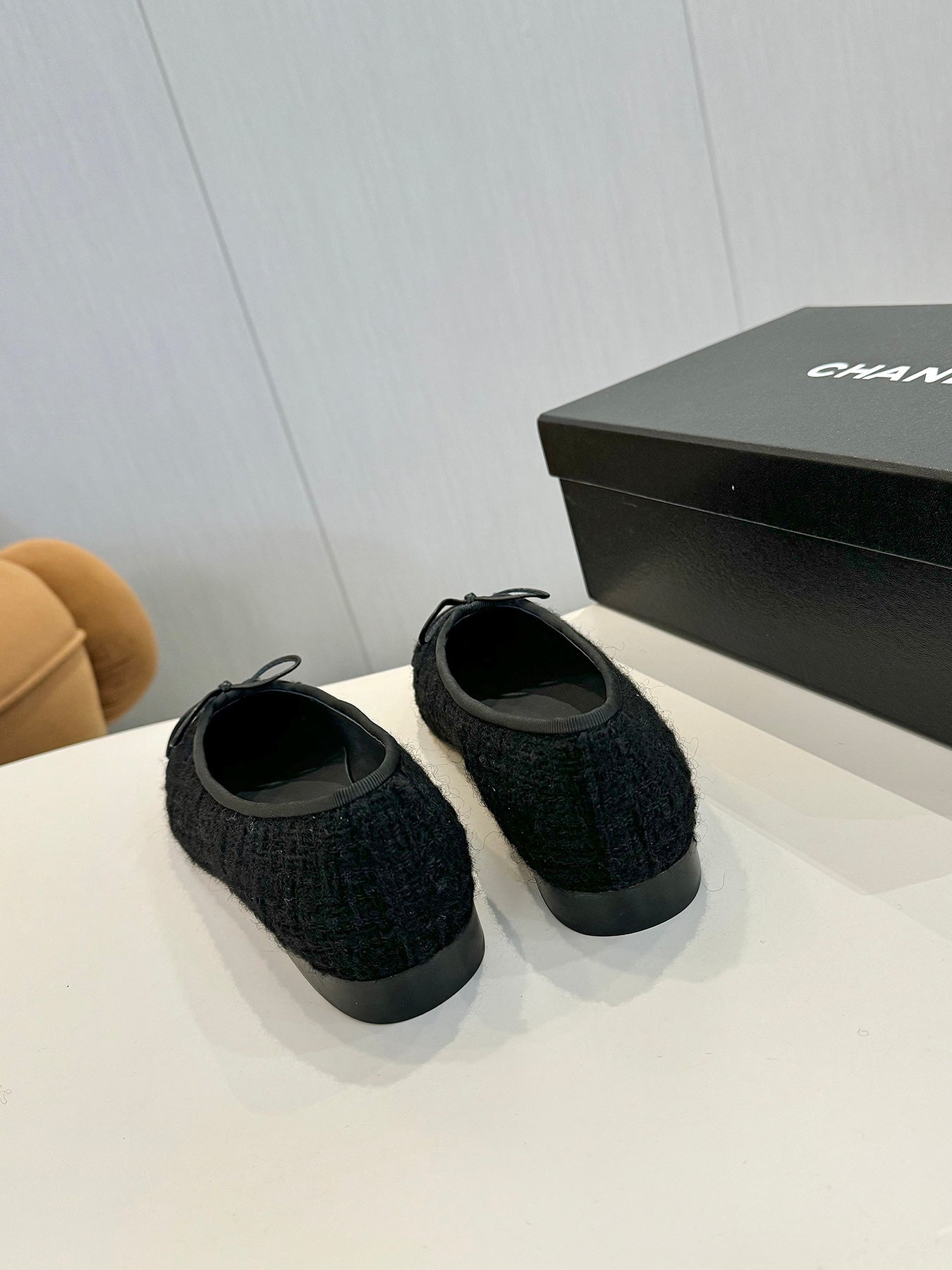 BALLET FLATS IN BLACK TWEED AND FABRIC