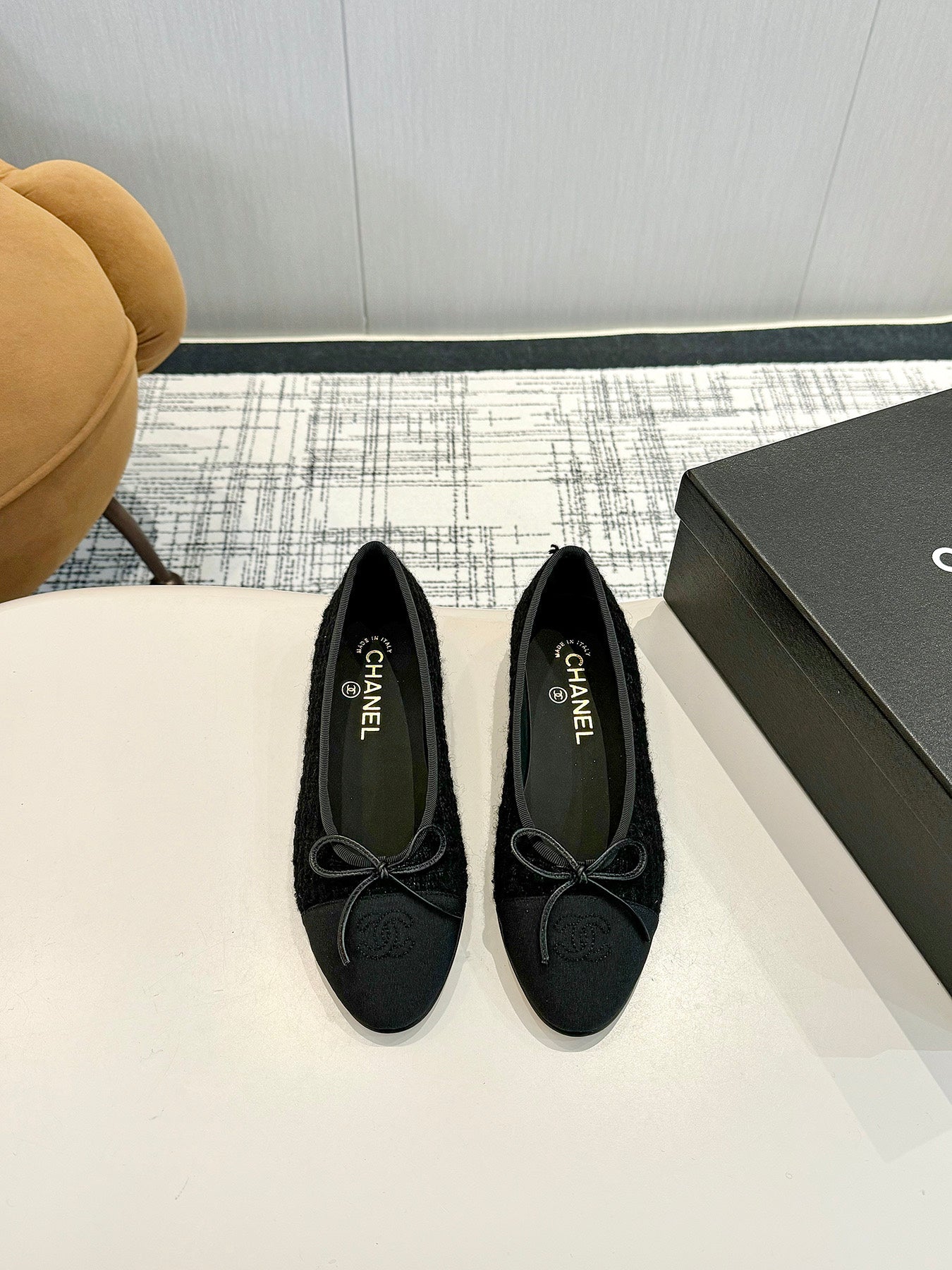 BALLET FLATS IN BLACK TWEED AND FABRIC