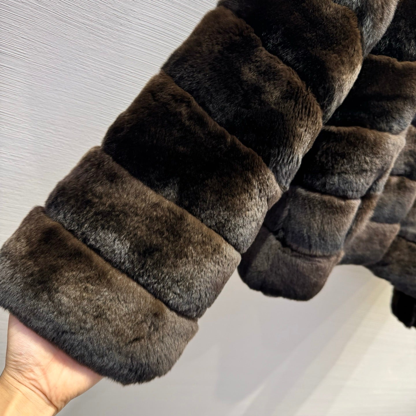 MAX MARA 25S V-NECK FUR COAT 156