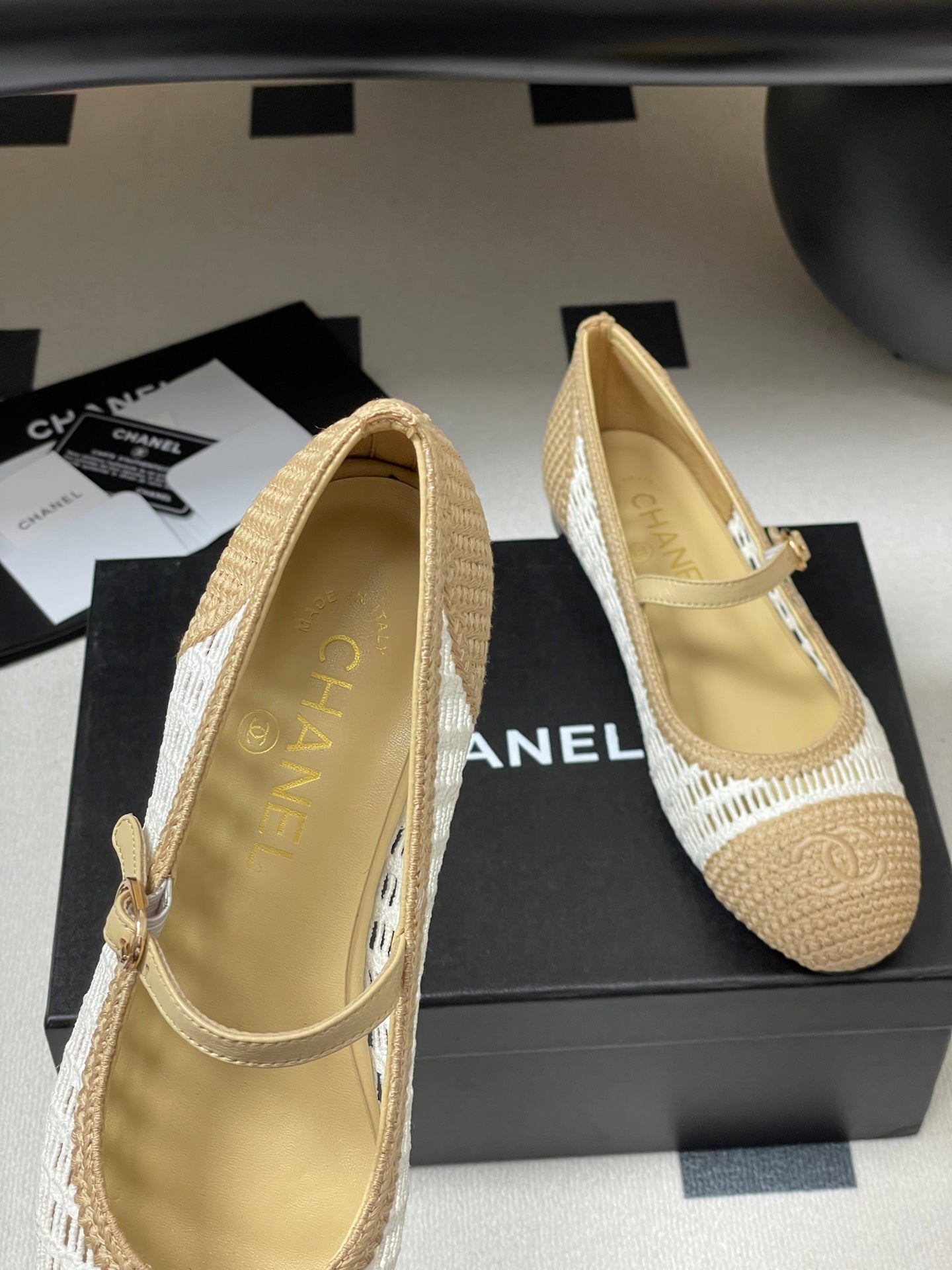 BALLERINAS IN WHITE MIX PEANUT BROWN RAFFIA