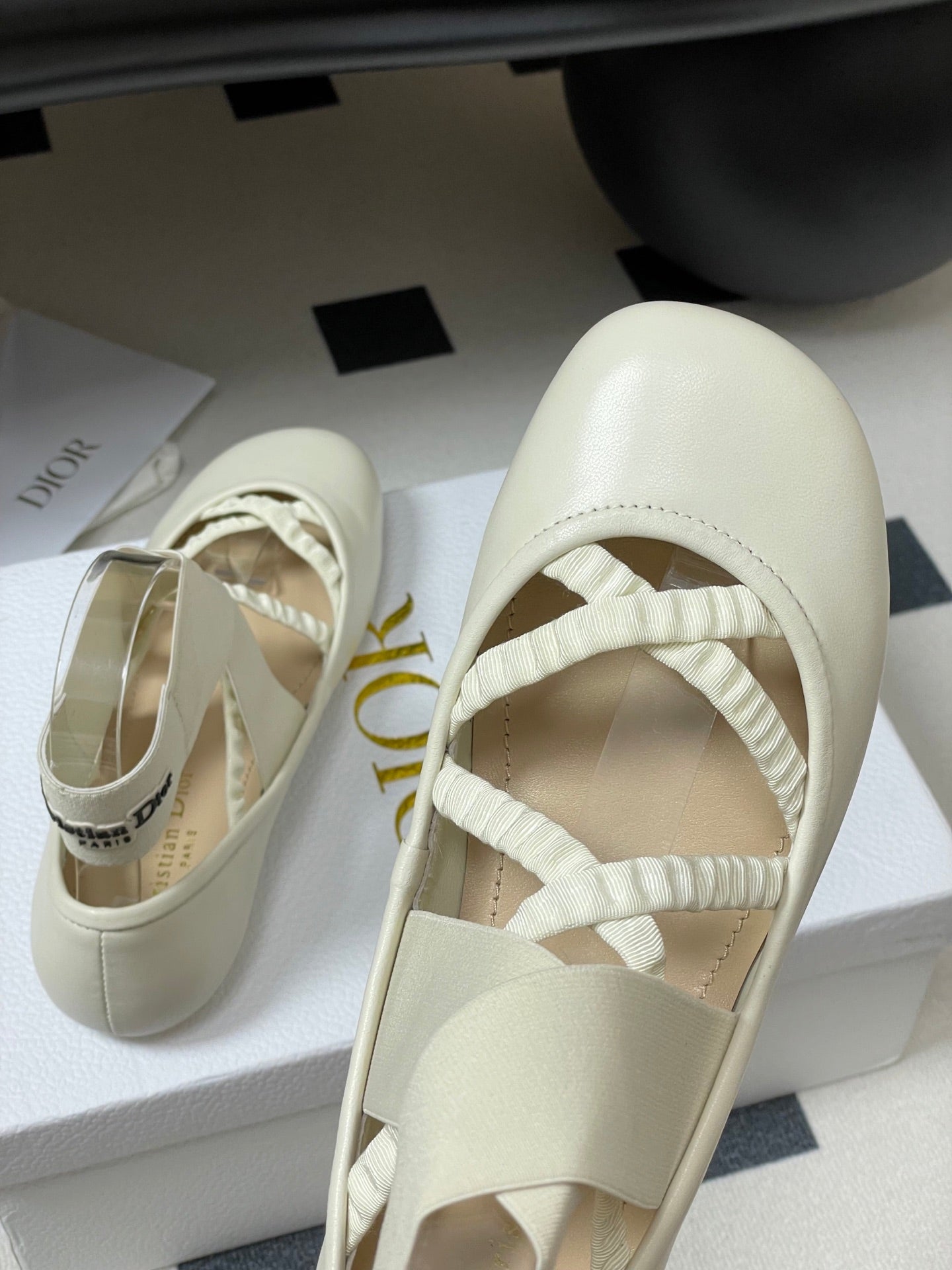 DIOR STRETCH BALLET FLATS 25S IN CREAM WHITE LAMBSKIN WITH CROSSED STRAPS