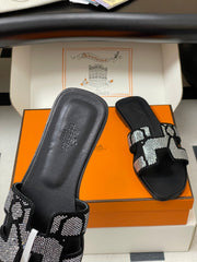 HM 25S ORAN SANDAL IN BLACK LAMBSKIN WITH WHITE STONE DETAILS