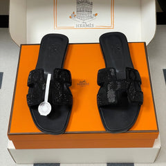 HM 25S ORAN SANDAL IN BLACK LAMBSKIN WITH STONE DETAILS