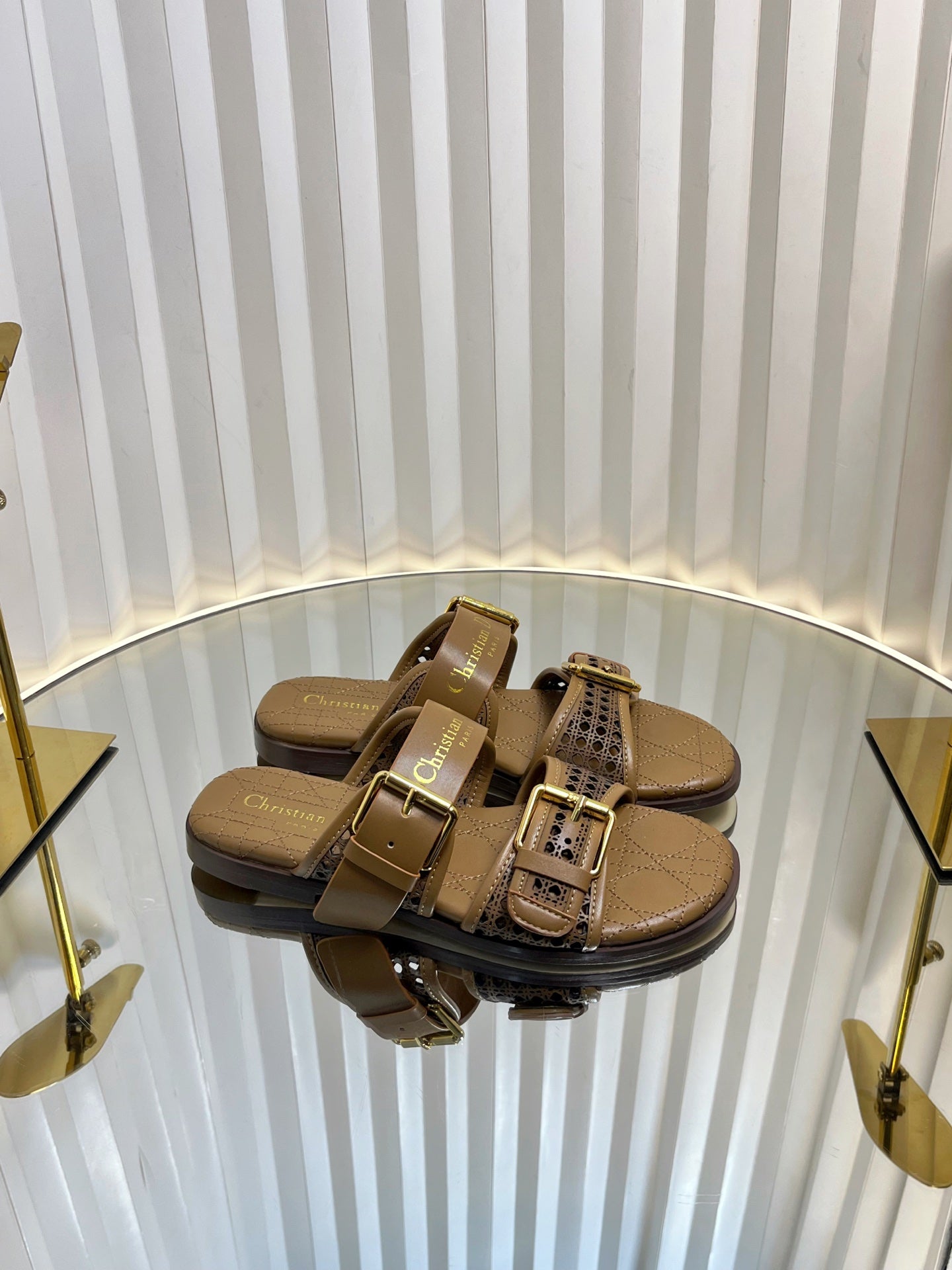 D-AVENUE SLIDES 25S IN BROWN CALFSKIN MICRO CANNAGE MOTIF