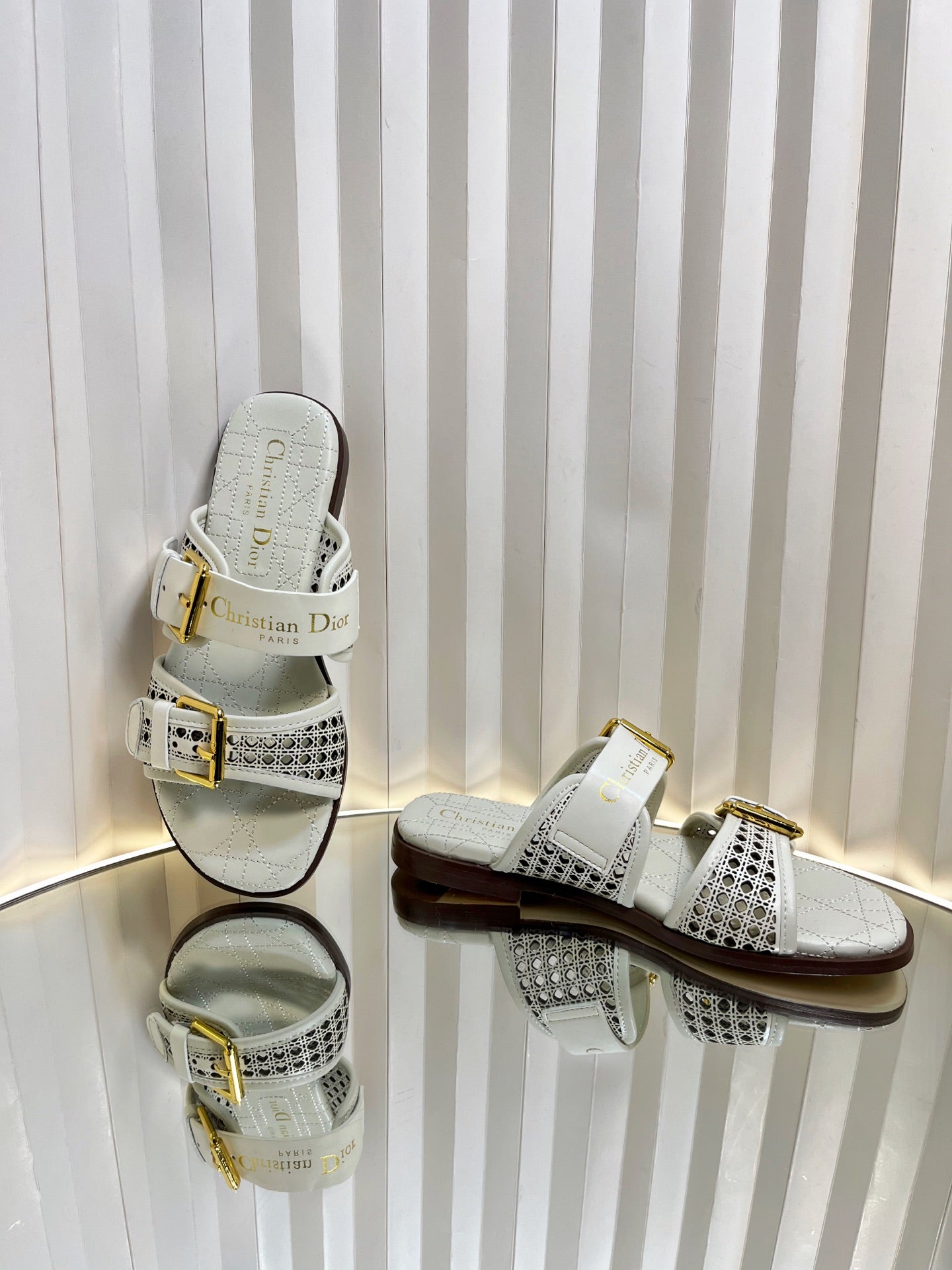 D-AVENUE SLIDES 25S IN WHITE CALFSKIN MICRO CANNAGE MOTIF