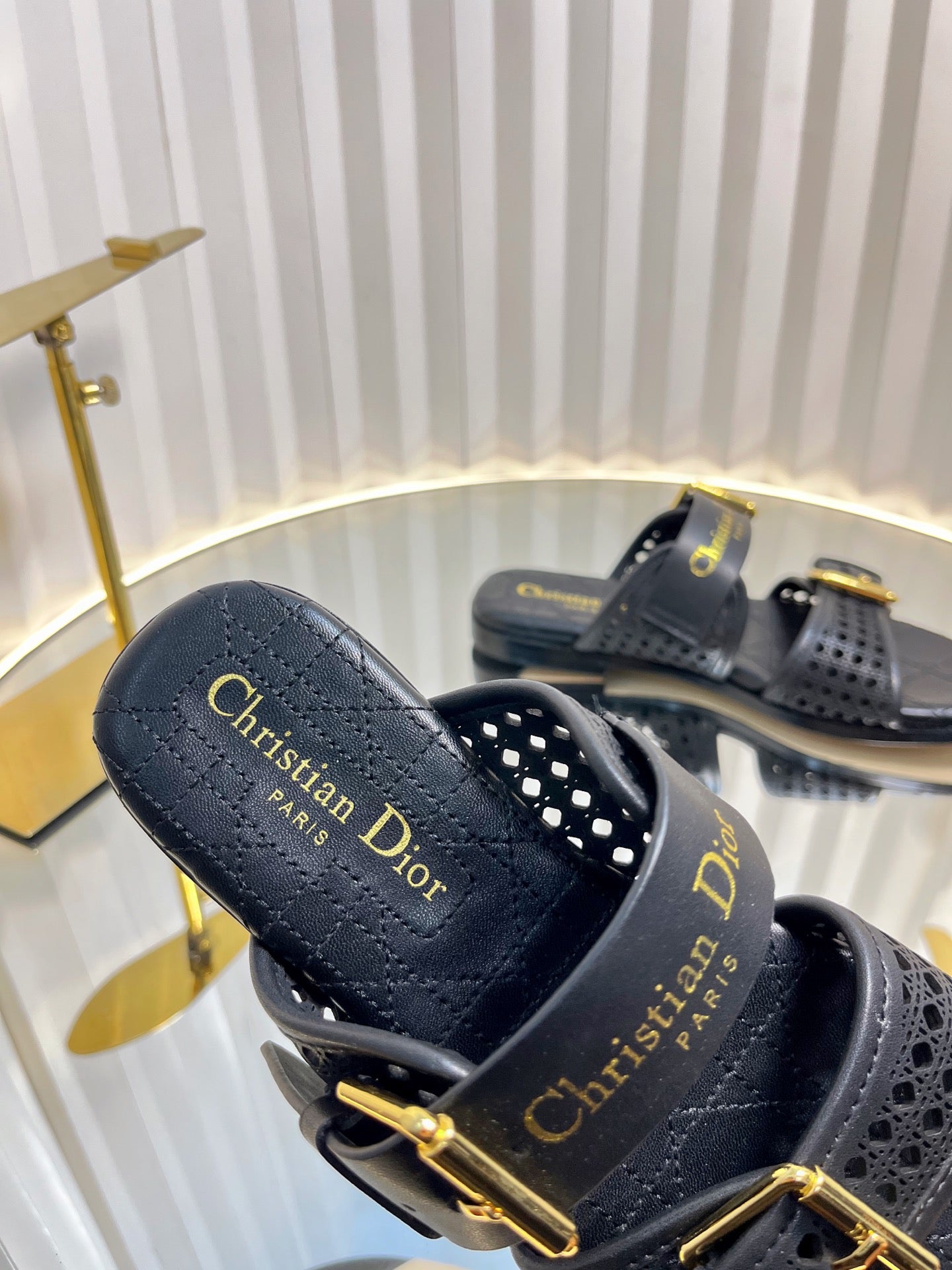 D-AVENUE SLIDES 25S IN BLACK CALFSKIN MICRO CANNAGE MOTIF